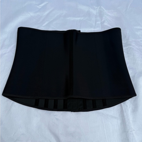 LUXX CURVES Black Waist Trainer Size 4XL - Picture 9 of 14